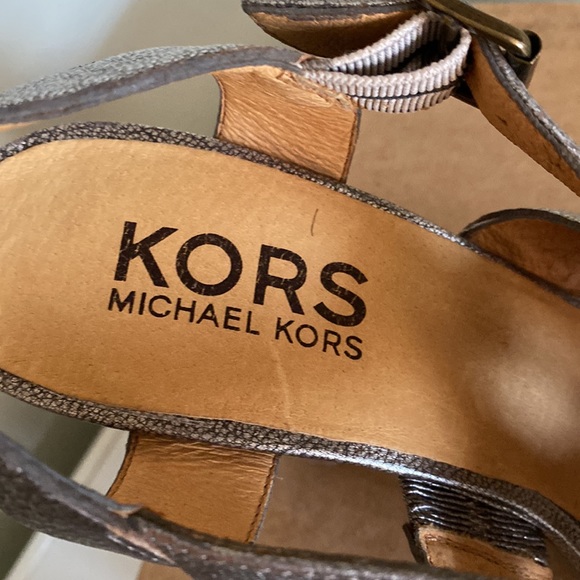 Michael Kors Metallic silver platform pumps open toe Womens straps - Picture 3 of 10